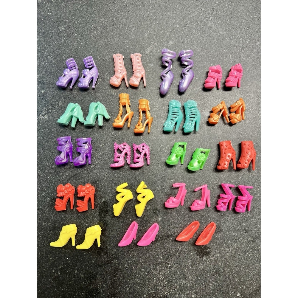 Lot of 19 Pairs Fashion Doll Shoes –‎ Barbie / Bratz Style Accessories